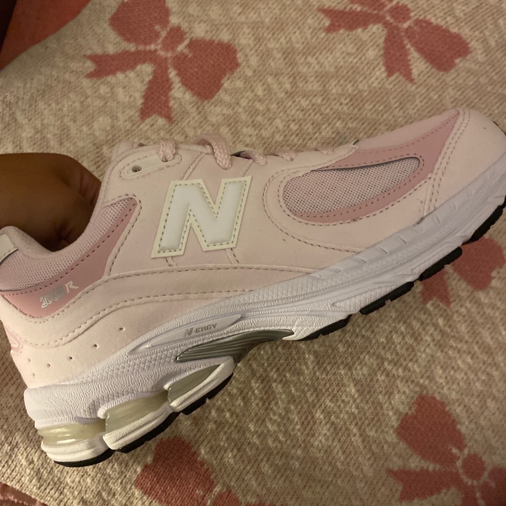 New balance pink shoes clean girl / it girl shoes